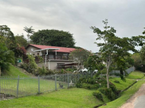 Breeze & Bliss Beach House 300m Walk to the Beach!